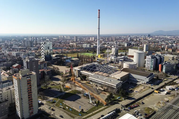 Radovi na Domu sportova u punom jeku, odmah se pojavio problem s gigantskom dizalicom