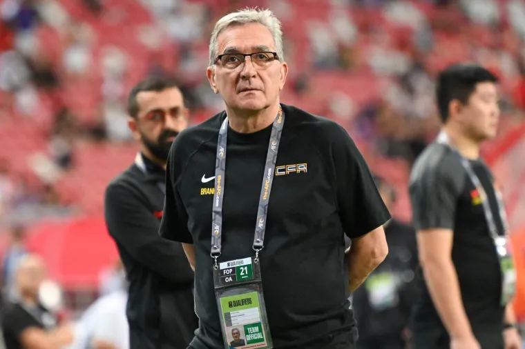 Ivanković dosad nikad nije bio sportski direktor, ali radi se o čovjeku koji je već desetljećima trener s velikim iskustvom i osobi koja dobro poznaje Dinamo. Branko se već triput vraćao na Maksimir, ostao je u dobrom sjećanju navijačima i u tom segmentu bi se brzo uklopio u Dinamo. Ipak, nema nikakvog iskustva kao sportski direktor i možda bi to bilo preveliko kockanje za Dinamo. Ono što bi Ivanković mogao donijeti Dinamu su poznanstva s azijskim tržištem, odakle bi Dinamo mogao dovesti neke skrivene dragulje za &apos;sitnicu&apos;. No, s dosadašnjim iskustvima s azijskog tržišta u plavoj svlačionici, to baš ne ulijeva veliko povjerenje.