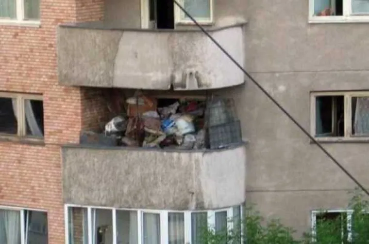 [FOTO] RUSKI BALKONI SU ČISTA UMJETNOST: Mogu pasti svakog trenutka, ali dok stoje su pravi spomenici