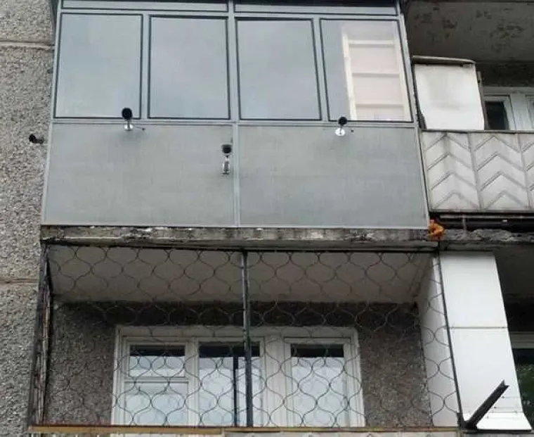 [FOTO] RUSKI BALKONI SU ČISTA UMJETNOST: Mogu pasti svakog trenutka, ali dok stoje su pravi spomenici