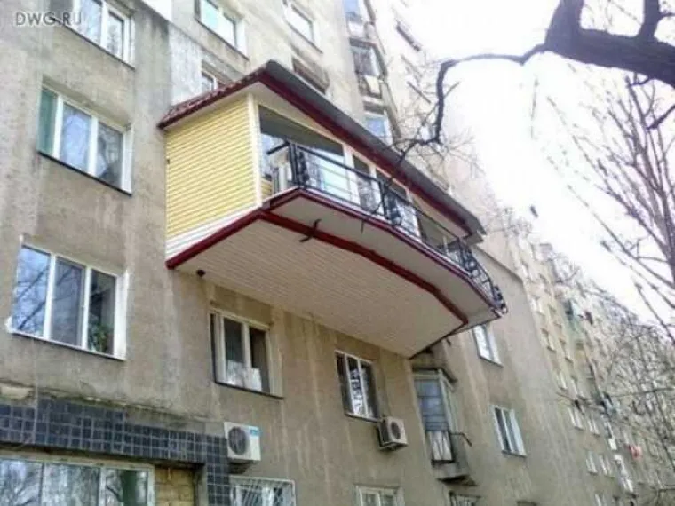 [FOTO] RUSKI BALKONI SU ČISTA UMJETNOST: Mogu pasti svakog trenutka, ali dok stoje su pravi spomenici