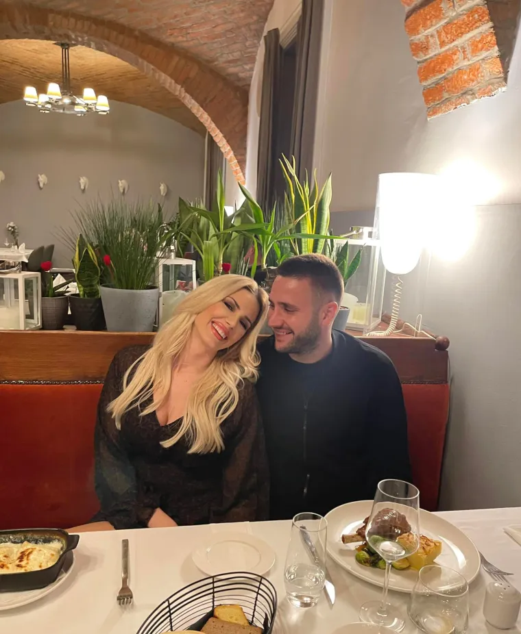 Bila je na listi najseksi Hrvatica, a onda se udala za nogometaša: Tko je supruga Duje Čopa?