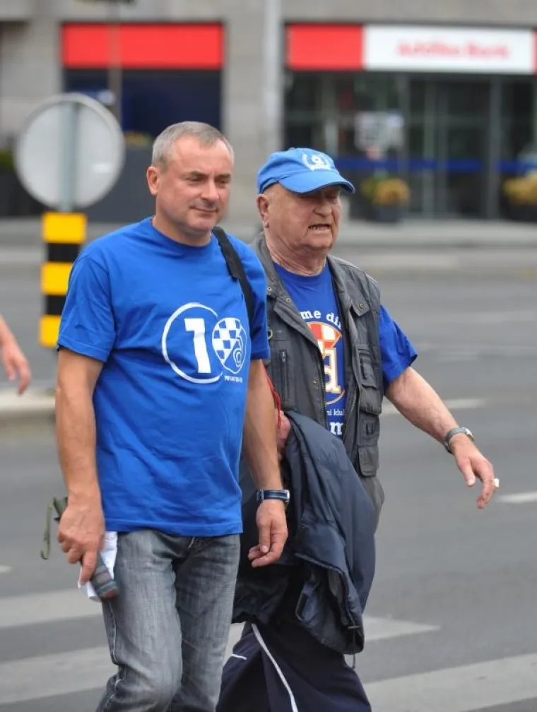 NITI LOŠE VRIJEME NIJE SPRIJEČILO MODRI NAVIJAČKI PUK: Osjetite dašak atmosfere uoči najvećeg hrvatskog derbija
