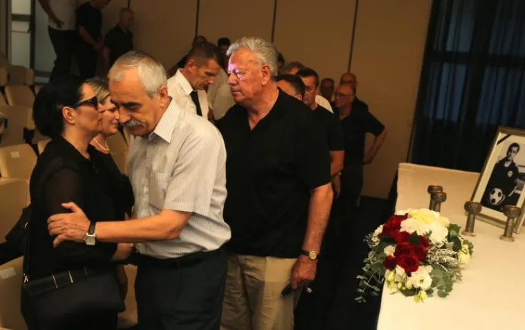 Na Poljudu održana komemoracija za Vladimira Bearu