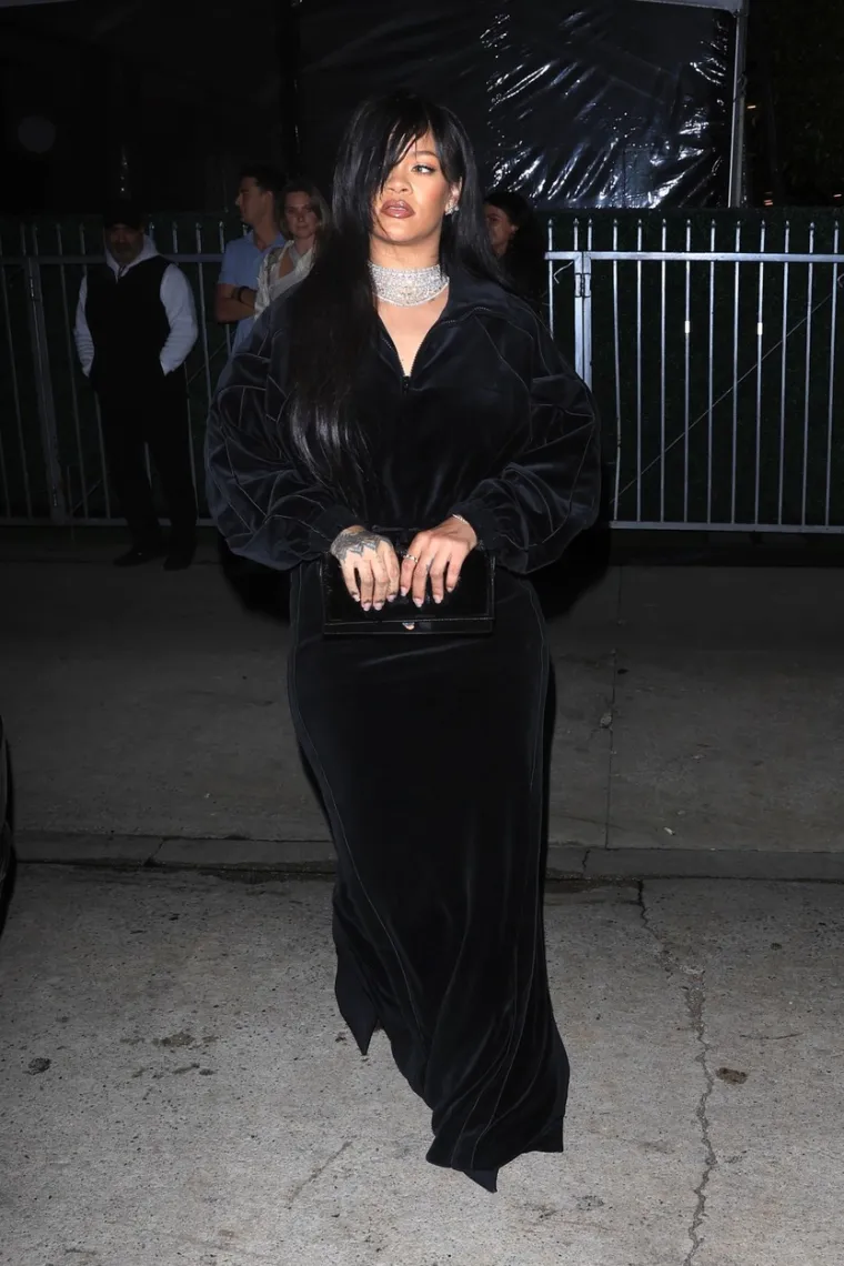 Podsjetimo, Rihanna je prije nekoliko tjedana potvrdila da će sljedeće godine nastupiti u poluvremenu Super Bowla, iako je to odbila 2019., solidarizirajući se s bivšim igračem američke Nacionalne nogometne lige Colinom Kaepernickom. 