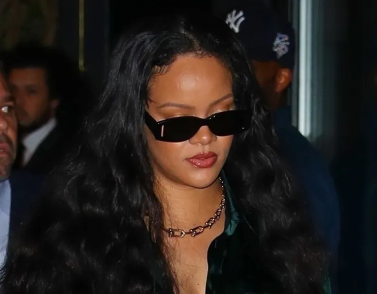 Robyn Rihanna Fenty još je kao tinejdžerica osvojila svijet hitom &quot;Pon de replay&quot;, a danas živi u vili pored Paula McCartneyja u Londonu te je teška 468 milijuna funti.