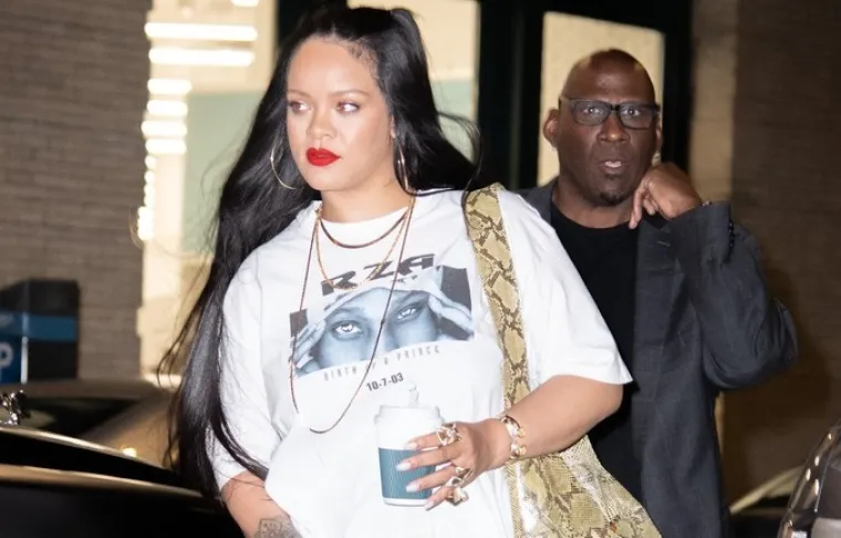 Od tada je &quot;Riri&quot; prodala više od 250 milijuna kopija svoje glazbe, osvojila devet Grammy nagrada, ima čak šest Guinnessovih rekorda te uz sve te uspjehe, do 1,7 milijardi dolara došla zahvaljujući svom kozmetičkom brendu Fenty Beauty i modnoj kući Fenty.

