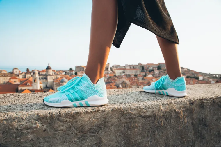 Nastao u Berlinu 90-ih godina adidas EQT se u 2017. godini vraća s novim dizajnom s kojim redefinira spoj lifestyle i sportske tenisice spajajući najbolje iz prošlosti i inovativnu tehnologiju budućnosti čime su kreirani ultimativni muški i ženski jesen/zima 2017 modeli EQT Highlight Pack i EQT Support RF.