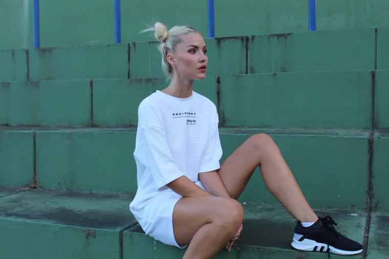 Sve što je potrebno je da fotografijom, ilustracijom, stilom, videom i čime god žele, pokažu što ih pokreće i objave na svom Instagram profilu uz #onlyessential #eqt @adidashrvatska. Adidas stručni žiri će odabrati troje pobjednika koji će osim novih modela EQT tenisica dobiti i novo iskustvo.