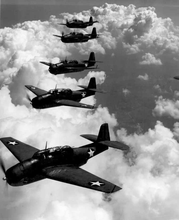 7. Misterija Leta 19 - Eskadrila od pat zrakoplova, pod oznakom Let 19 (engl. Flight 19), na području Bermudskog trokuta misteriozno je nestala 5. prosinca 1945. godine. Radilo se o pet američkih bombardera naoružanih torpedima koji su bili u misiji rutinskog treninga.