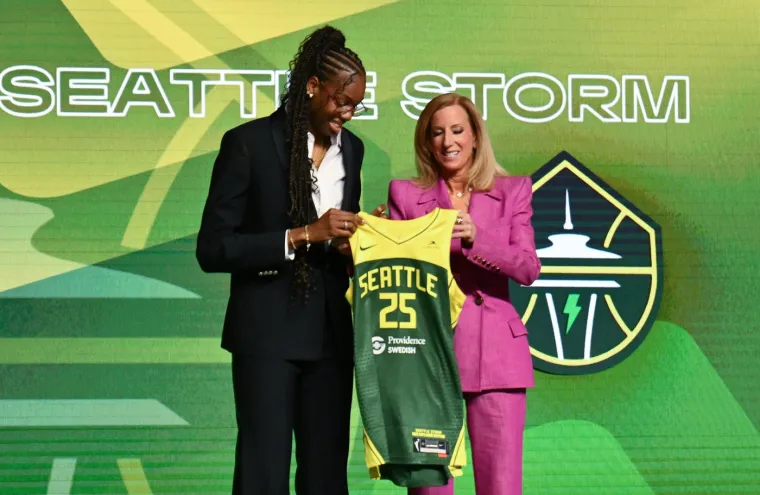 Očekuje se da će se Malonga pridružiti Seattle Stormu nakon što završi svoje obveze u Francuskoj, s treningom kampa koji počinje 27. travnja i četvrtfinalom EuroLige zakazanim za 23. travnja.
