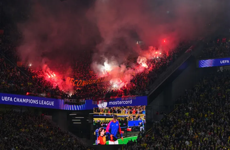 Navijači Barcelone u rijetko viđenom izdanju zapalili Westfalen: Žuti zid impresionirao