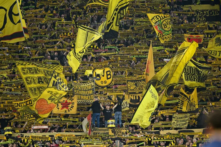 Navijači Barcelone u rijetko viđenom izdanju zapalili Westfalen: Žuti zid impresionirao