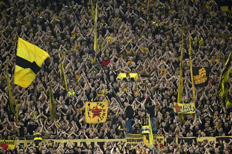 Navijači Barcelone u rijetko viđenom izdanju zapalili Westfalen: Žuti zid impresionirao