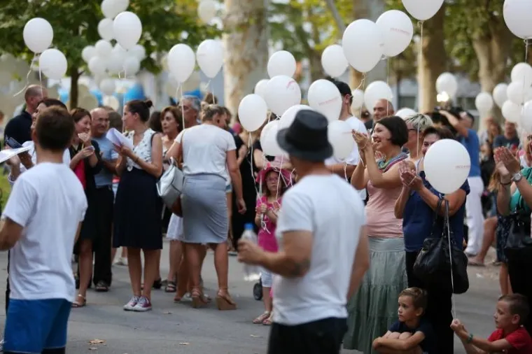 U znak sjećanja na vatrogasce stradale na Kornatima sa Zrinjevca u zrak pušteni su baloni