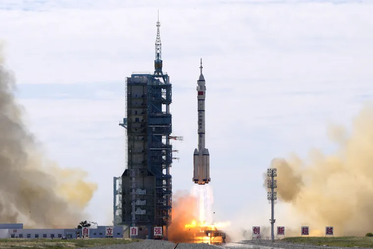 Kina lansirala svemirsku letjelicu s trojicom astronauta: Neće ih biti na Zemlji čak tri mjeseca!