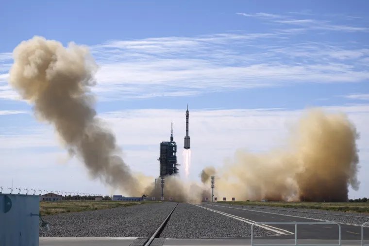 Kina lansirala svemirsku letjelicu s trojicom astronauta: Neće ih biti na Zemlji čak tri mjeseca!