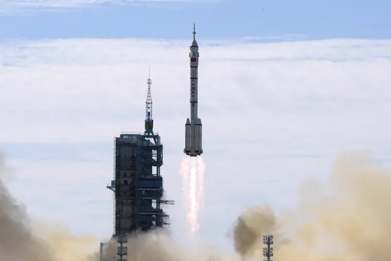 Kina lansirala svemirsku letjelicu s trojicom astronauta: Neće ih biti na Zemlji čak tri mjeseca!