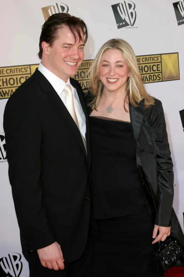8. Brendan Fraser i Afton Smith: Afton Smith i Brendan Fraser upoznali su se na roštilju koji je organizirala njihova zajednička prijateljica Winona Ryder 4. srpnja 1993. godine. Već pri prvom susretu među njima je zaiskrilo. Svima oko njih Smith i Fraser bili su savršen par. Nakon što su dobili treće dijete, par je podnio zahtjev za razvod 2007. godine. Pravi razlog prekida 9-godišnje veze još uvijek je misterij.