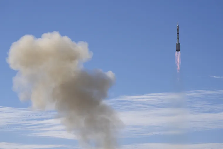 Kina lansirala svemirsku letjelicu s trojicom astronauta: Neće ih biti na Zemlji čak tri mjeseca!