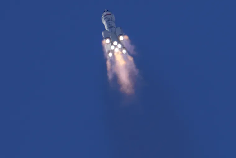 Kina lansirala svemirsku letjelicu s trojicom astronauta: Neće ih biti na Zemlji čak tri mjeseca!