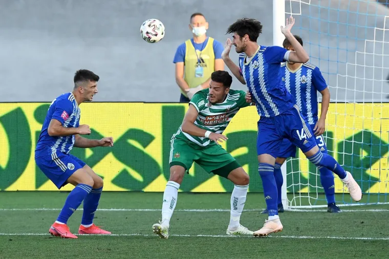 [FOTO] NAVIJAČI LOKOMOTIVE S BALKONA POSLALI PORUKU MESSIJU: Pogledajte što su napisali Argentincu