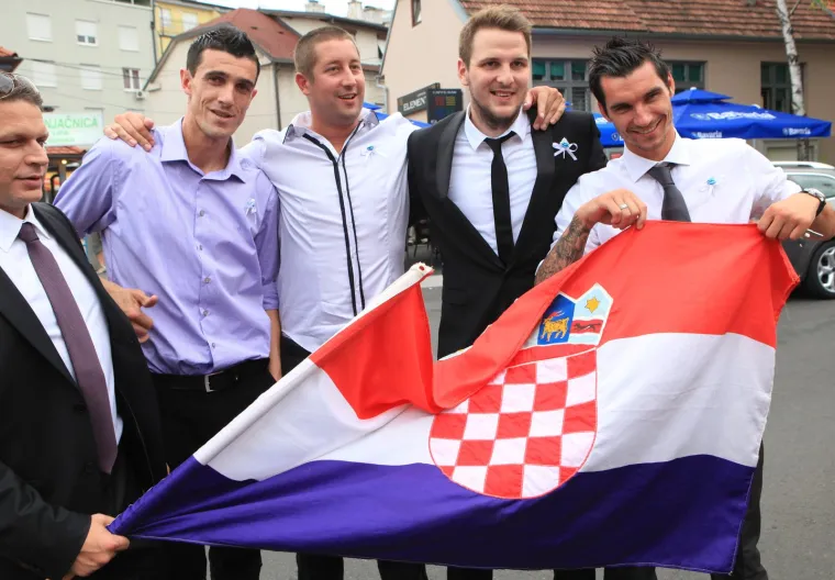 23.06.2012., Zagreb - Nogometas Dinama Jerko Leko se u crkvi sv. Josipa Radnika oženio dugogodišnjom djevojkom, manekenkom Ivom Šarić, s kojom je u siječnju 2012. dobio sina. Ivan Krstanović, Ivan Kelava, Nikola Pokrivač. Nikola je kum Lekinom sinu. 