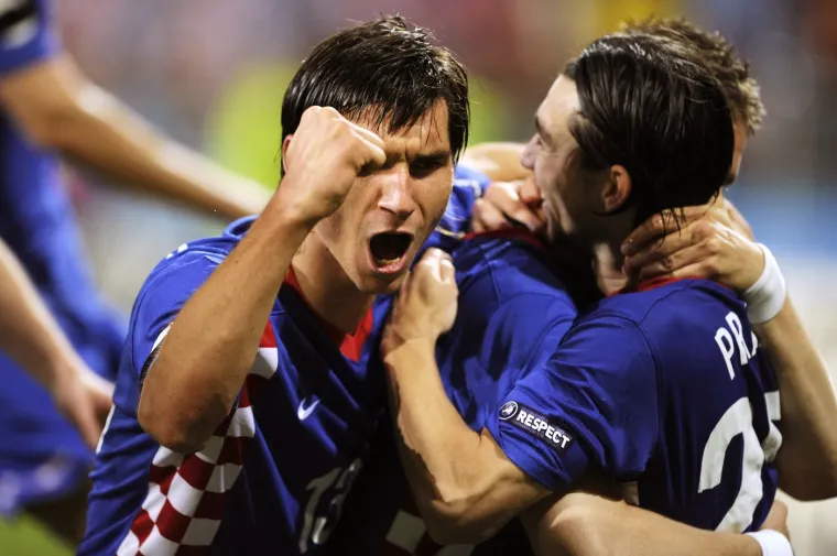 Nikola u transu slavi gol Hrvatske. 