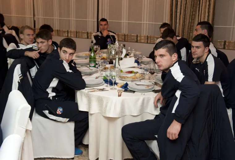 14.01.2012., Široki Brijeg, BiH - Zahvaljujući sporazumu o suradnji, potpisanom između GNK Dinamo i NK Široki Brijeg, širokobriježani su organizirali Plavu noć. Nikola Pokrivač, Domagoj Vida, Šime Vrsaljko, Fatos Beqiraj, Mehmed Alispahić. 