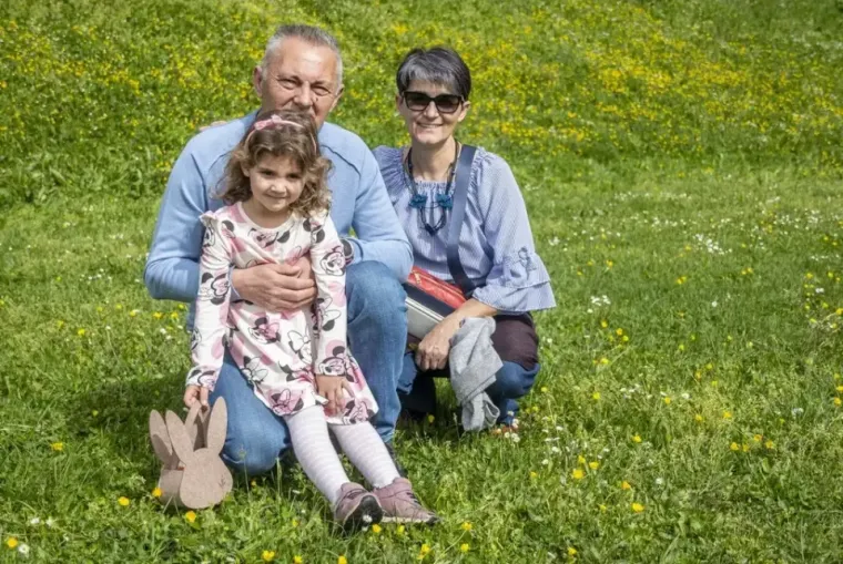 Dašak radosti i modne usklađenosti: Karlovčanka u traper kombinezonu oborila s nogu