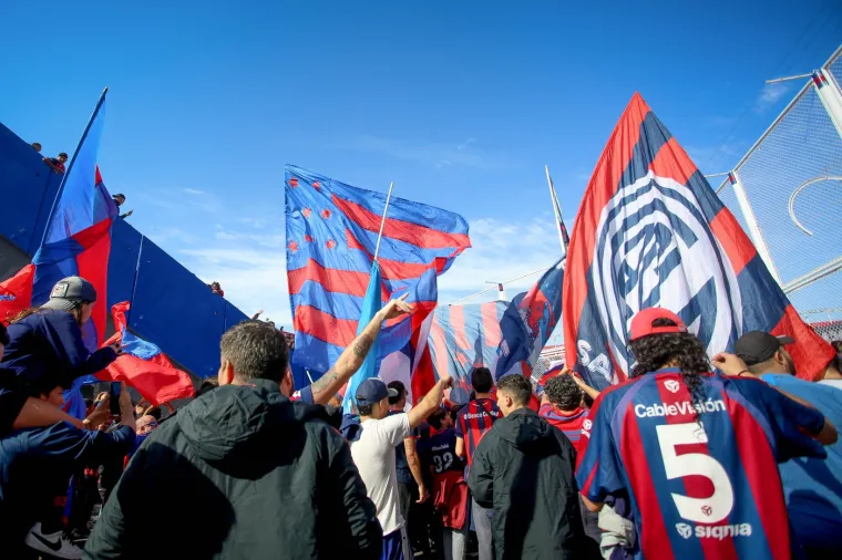 Često se kaže da San Lorenzo ima “najvjernije navijače u zemlji” – i to nije pretjerivanje, nego stvarnost koju je povijest bezbroj puta potvrdila.