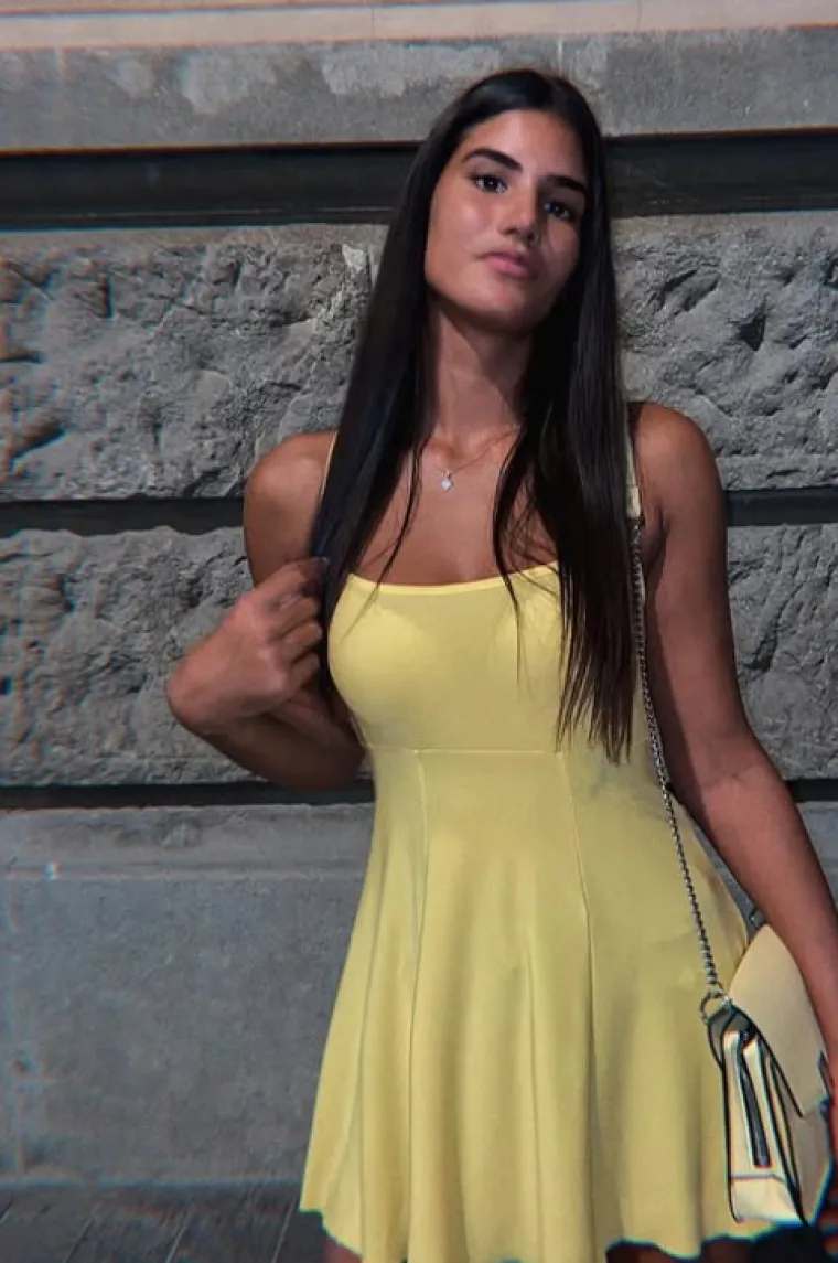 OBOŽAVA KOŠARKU: Visoka 190 cm, Stefanović je svoju vještinu razvijala igrajući za nekoliko klubova. Tijekom dosadašnje karijere nosila je dres Kraljeva, beogradskog Art Basketa te crnogorskog kluba Budućnost iz Podgorice. 