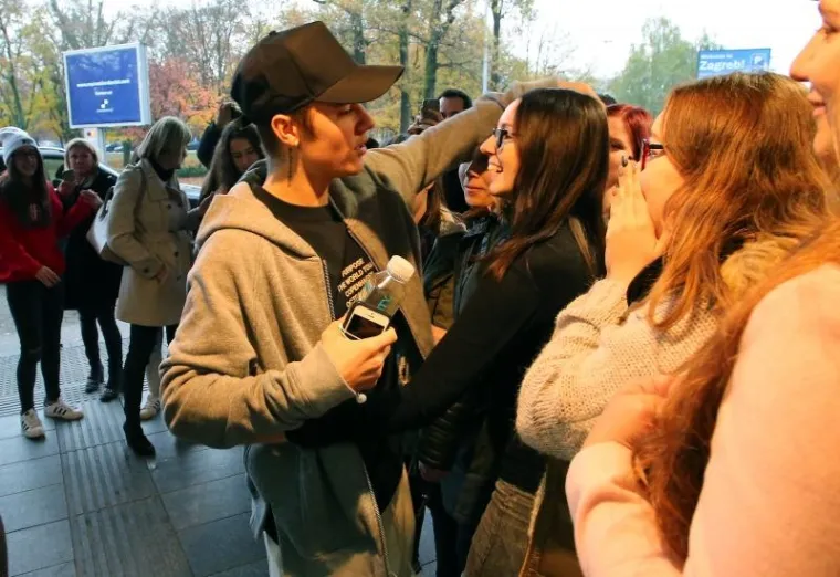 Nije čudo što Justin voli hokej jer je Kanađanin.