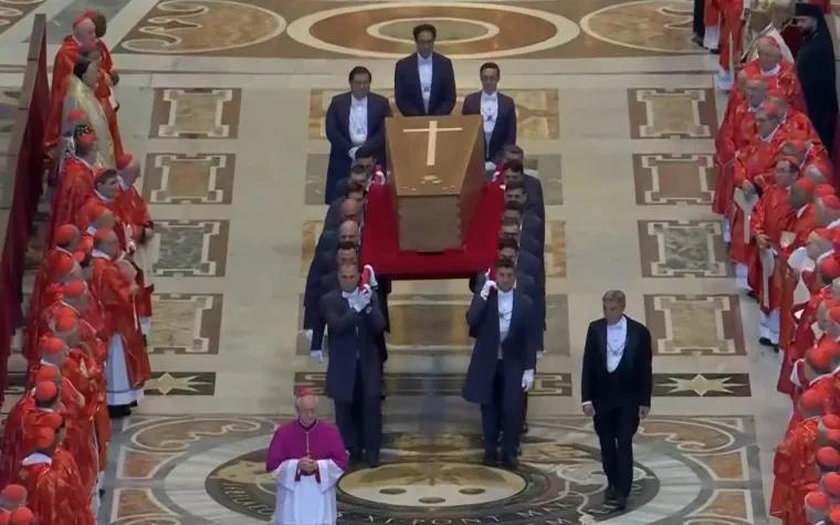 Pogledajte što je Zelenski obukao za sprovod pape Franje: Nije u odijelu, ali ni u ratnoj odjeći