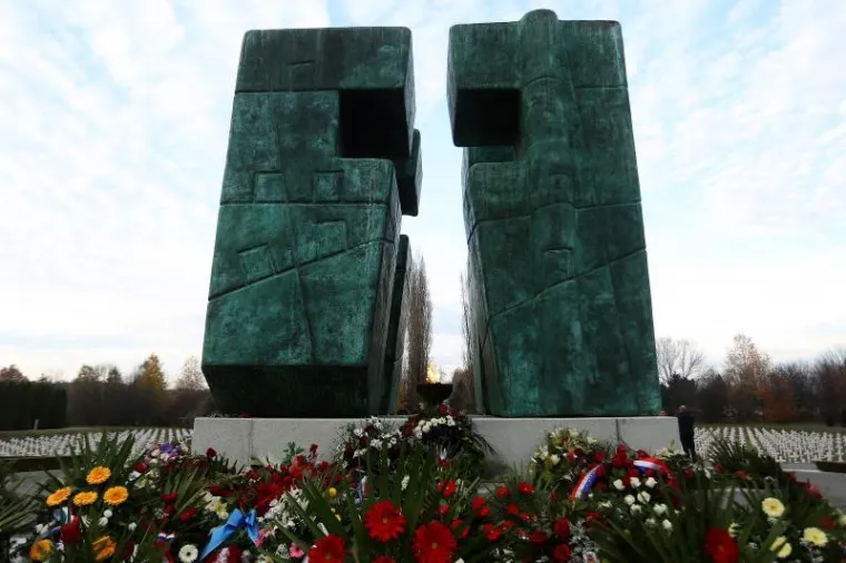KOLONA SJEĆANJA U GRADU HEROJU: 100 tisuća ljudi obilježilo 25. obljetnicu vukovarske tragedije
