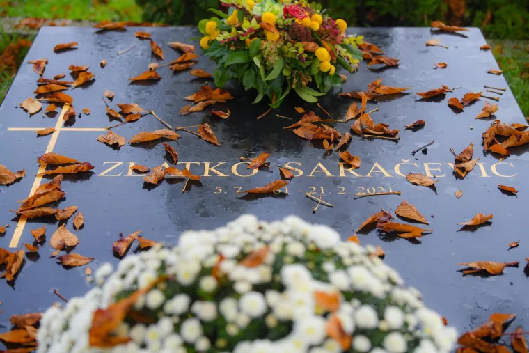 Grob Zlatka Saračevića