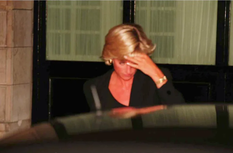Pogibija princeze Diane, koju paparazzi nisu proganjali samo kobne noći, nego svakodnevno, stubokom je promijenila odnos medija prema britanskoj kraljevskoj obitelji.