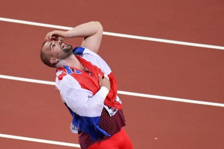 SLIKA GOVORI VIŠE OD TISUĆU RIJEČI: Stipe kao od šale dignuo svjetskog prvaka teškog 120 kg