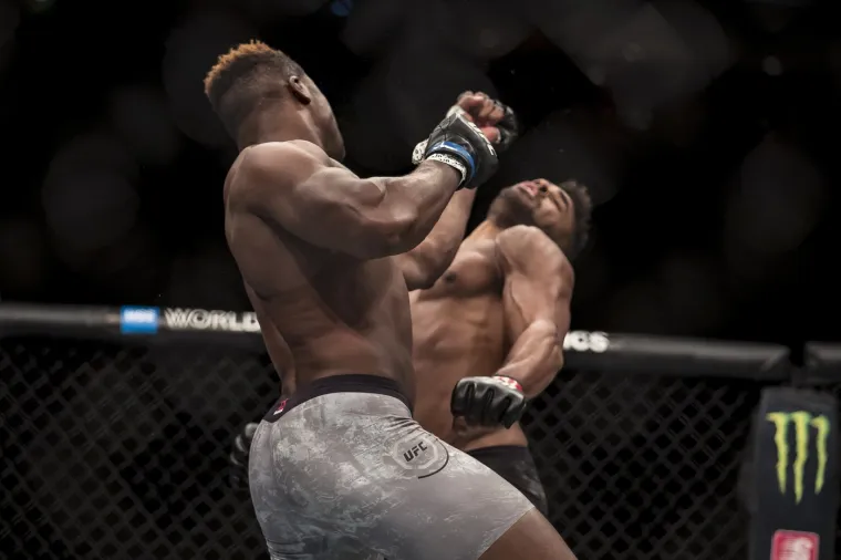 NAJJAČI UDARAČ NA SVIJETU: Francis Ngannou se smatra za najjačeg udarača na svijetu u MMA. 