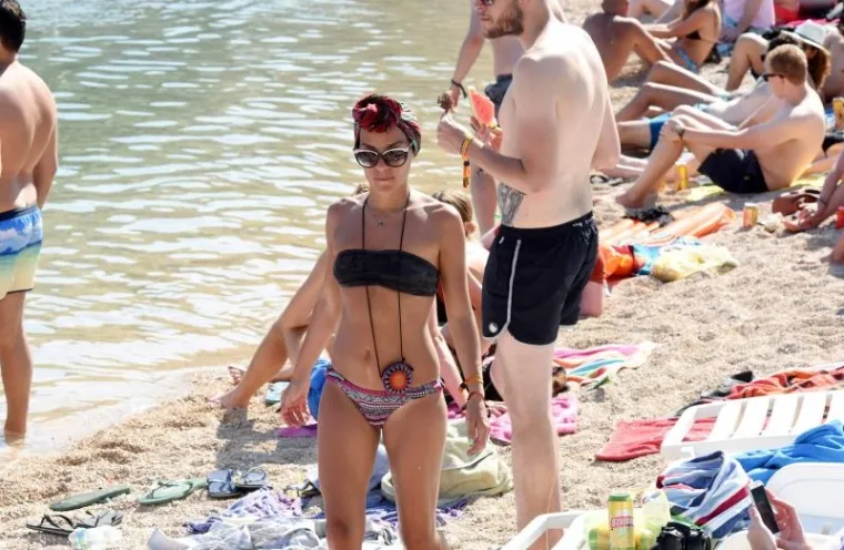 Tisno 'gori: seksi ljepotice okupirale plaže uoči Garden Festivala