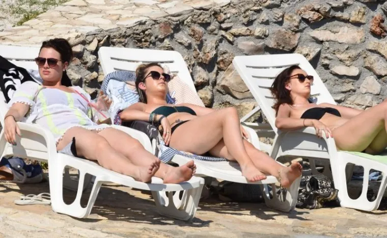 Tisno 'gori: seksi ljepotice okupirale plaže uoči Garden Festivala