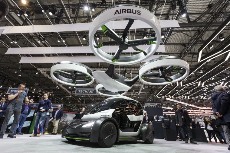 "Automobili postaju sve inteligentniji" jedna je od ključnih poruka kompanija koje predstavljaju nove primjerke limenih ljubimaca na Auto Showu u Ženevi.
Čak 350 modela koji će biti predstavljeni na mitskom događaju automobilskog svijeta, zadovoljava najviše uvjete energetske učinkovitosti, a to je tek početak mnogobrojnih inovacija koje će stotine tisuća posjetitelja vidjeti na sajmu idućih dana.