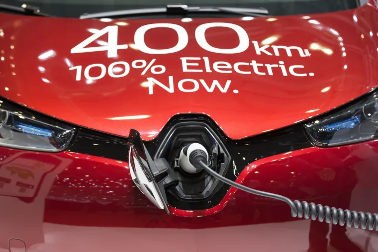 "Automobili postaju sve inteligentniji" jedna je od ključnih poruka kompanija koje predstavljaju nove primjerke limenih ljubimaca na Auto Showu u Ženevi.
Čak 350 modela koji će biti predstavljeni na mitskom događaju automobilskog svijeta, zadovoljava najviše uvjete energetske učinkovitosti, a to je tek početak mnogobrojnih inovacija koje će stotine tisuća posjetitelja vidjeti na sajmu idućih dana.