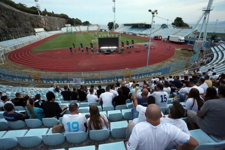 KANTRIDA U PLAMENU: Navijači Rijeke na kultnom stadionu napravili atmosferu za pamćenje