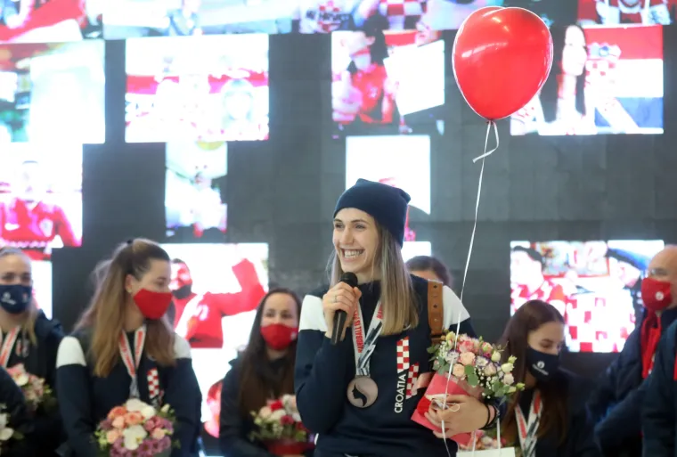 Mogu li Kraljice šoka ponoviti uspjeh iz Danske? Ovako je izgledao doček nakon bronce na EP-u