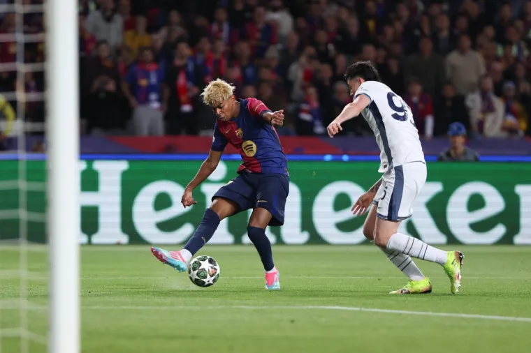 Taj put je Barcelona imala odgovor, točnije, sve je sam napravio Lamine Yamal koji je pogodio za 1-2.