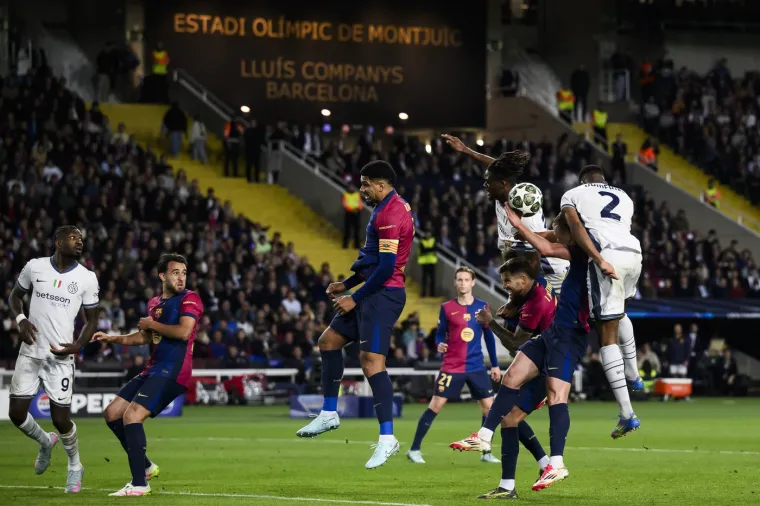  U 63. minuti još jedan korner gostiju i drugi pogodak na utakmici Dumfriesa za 3-2 Intera.