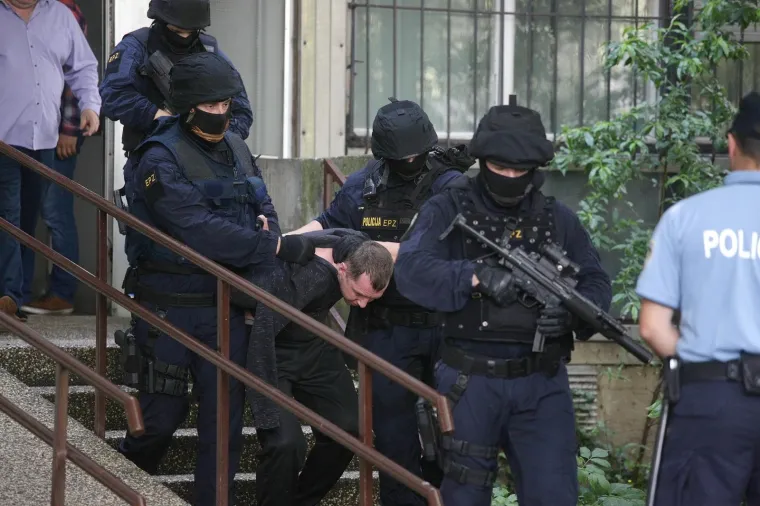 OVO JE MUŠKARAC KOJI JE JUTROS PUCAO U UTRINI: Nakon pucnjave je zaspao u stanu, policija ga uhitila nakon nekoliko sati