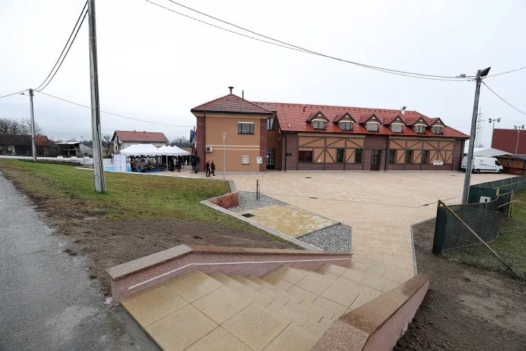 FOTO U Rugvici otkriven spomenik Tuđmanu: Sliči li ova bista na prvog predsjednika?