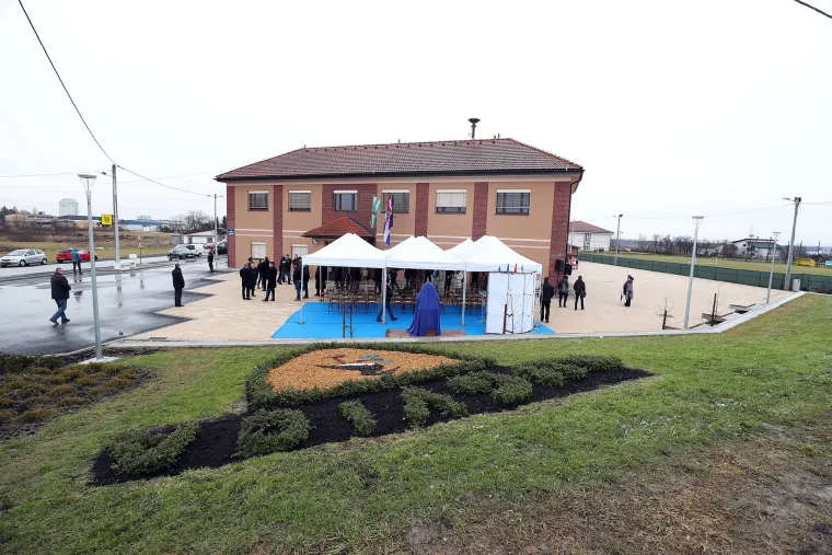 FOTO U Rugvici otkriven spomenik Tuđmanu: Sliči li ova bista na prvog predsjednika?
